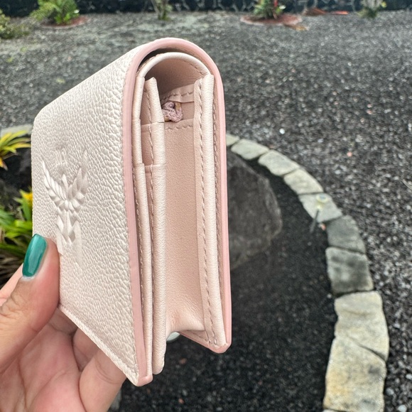 MCM NWOT Soft Pink Leather Bifold Wallet Embossed Logo Made in Korea - Picture 6 of 14